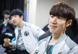 开云体育-詹姆斯焦点对战，TheShy与40激战SKT分钟，锐不可当胜负难料！