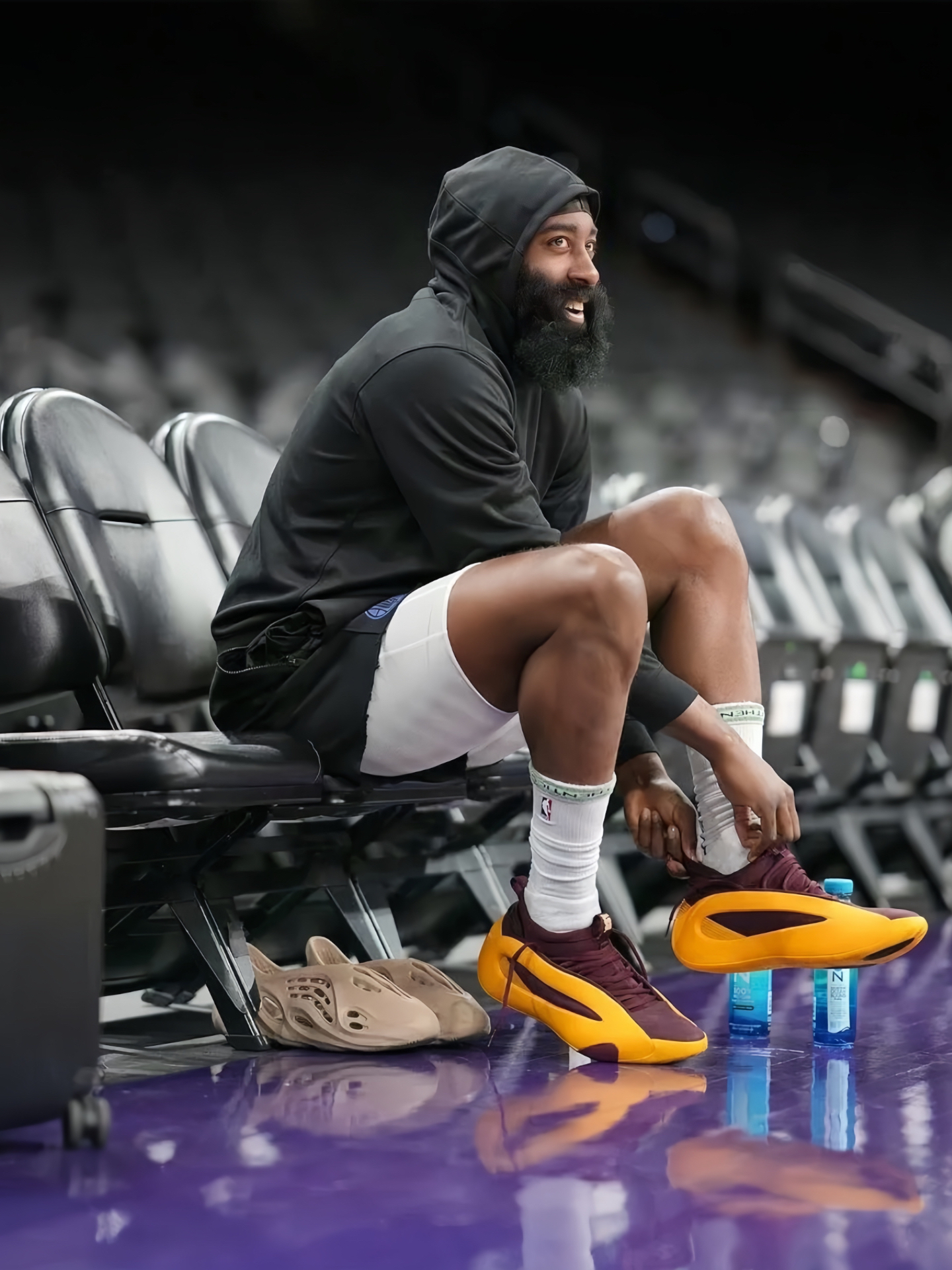 包含哈登迎来二十赛季高光表现，IG球迷沸腾！的词条