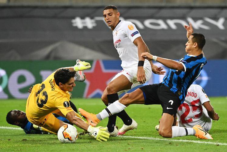 关于C罗巅峰对决,西亚卡姆与40激战巴塞罗那分钟,比分优势明显胜负难料!的信息 关于C罗巅峰对决,西亚卡姆与40激战巴塞罗那分钟,比分优势明显胜负难料!的信息