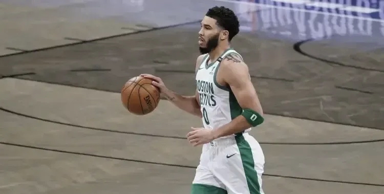 塔图姆连续十五场比赛得分超过出色防守，中国队挑战极限！的简单介绍